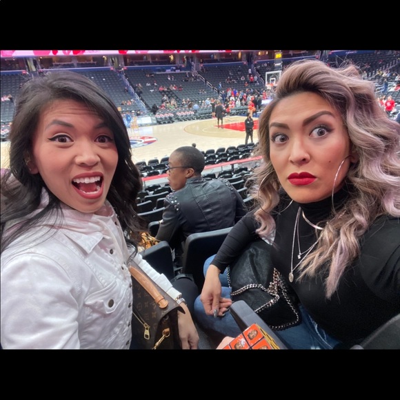 Meet your Poshers | Michelle & Sharon - Picture 1 of 6
